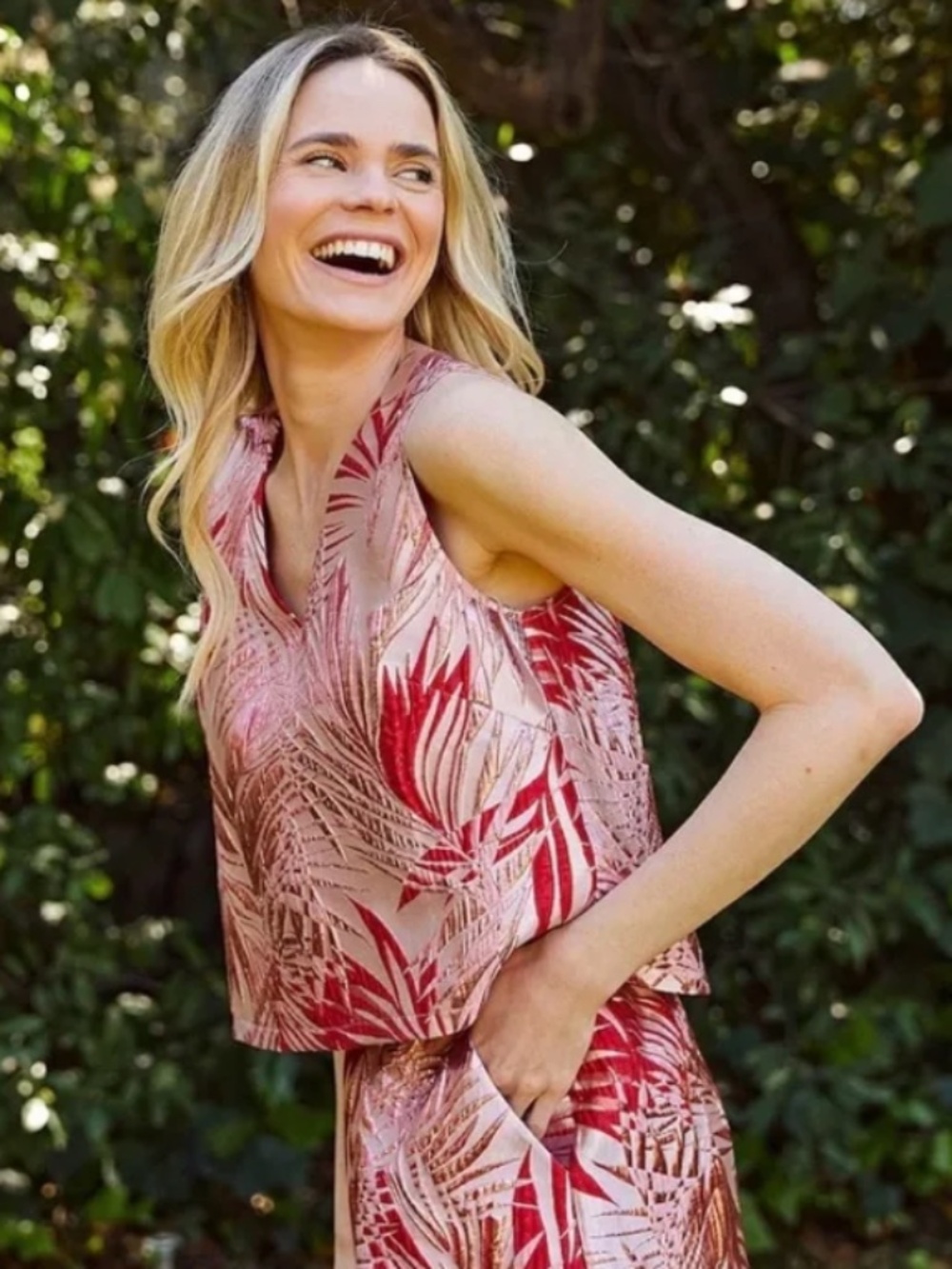 Buru Le V Mode sleeveless top pink red metallic palm leaf brocade Medium M